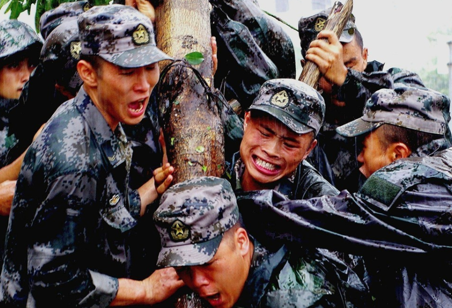 各国专家纷纷发出战争预警！美国跃跃欲试，中俄密切联系