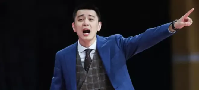比输球更可怕!40+4数据显示,杨鸣比巩晓彬更“狠”