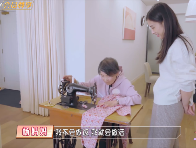 86岁婆婆婚后从不做饭，工作赚钱还养猪，黄圣依