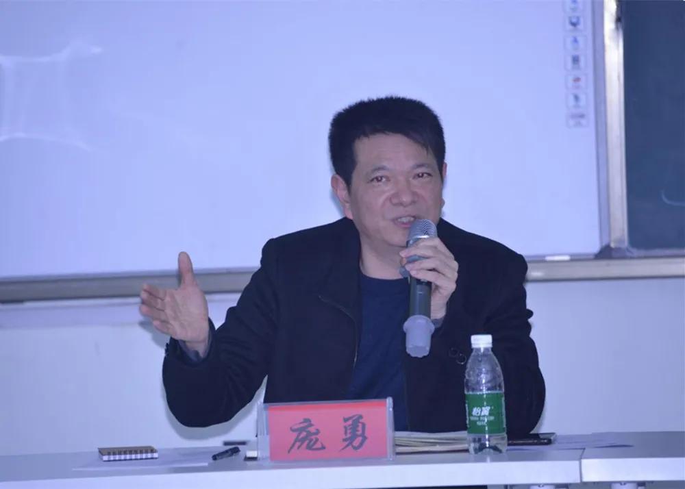 达州中学召开网络直播校工作推进会