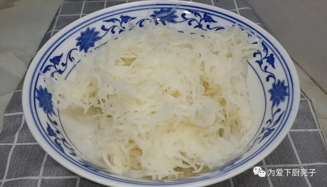 蘿蔔不要包餃子了，筷子一攪，做出創意素丸子，好吃到拿肉都不換