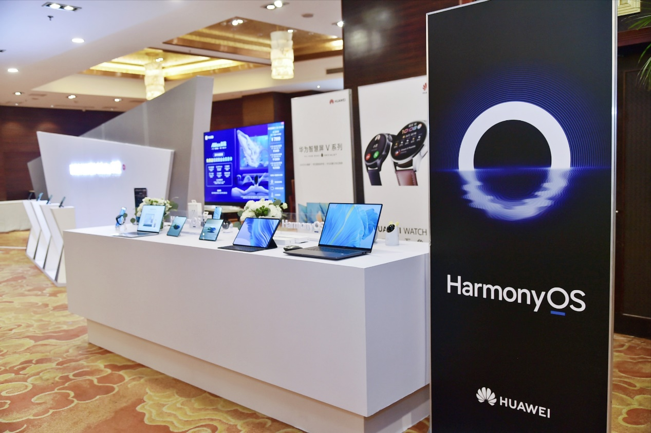 交联演绎创新名作 HUAWEI Mate X2先锋探享日落地重庆江北商业核心