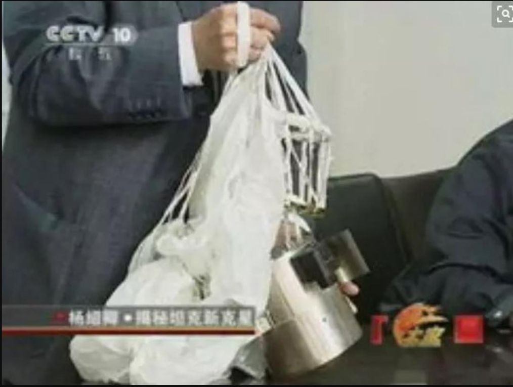 �콵���꣺�й����ģʵ������ĩ������һ����������һ��װ����