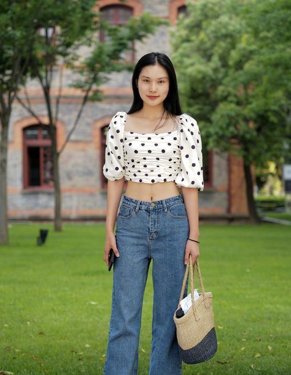 路人街拍：我也相信爱可以排除万难；只是，万