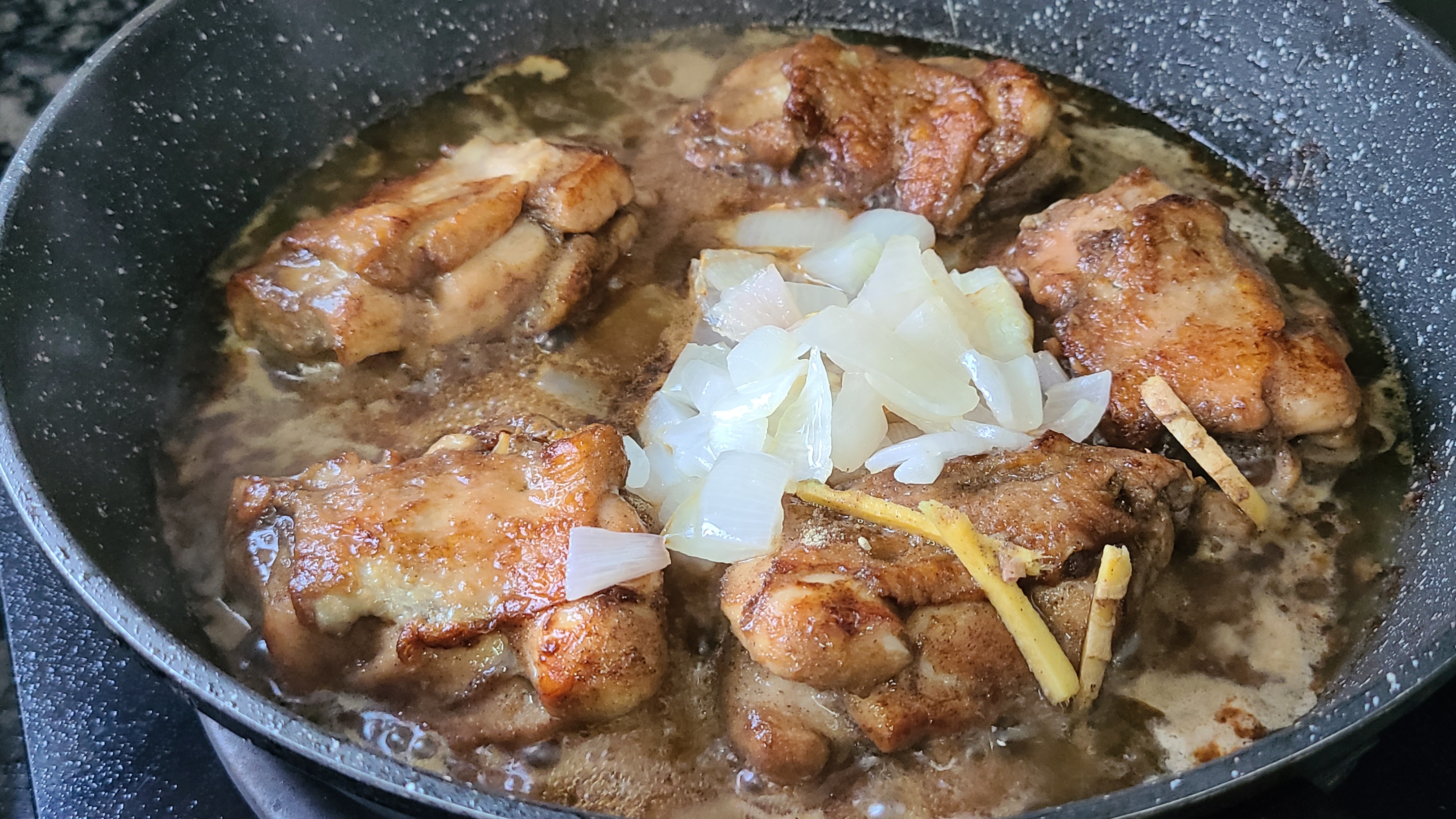 鸡腿别直接炖，广东人教我一个做法，美味好吃，每次都吃光