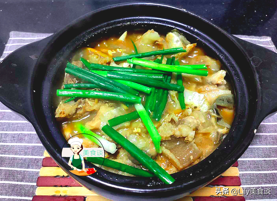 魚頭豆腐煲此做法，不加一滴水，燜一燜就好，鮮香營養，家人愛吃