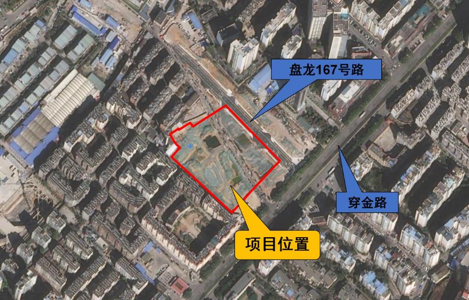 ææåååéå¤§åæ°å°åè¿è§ï¼äºæ³¢å°å­¦çå¥å­¦åé¢æ´ç´§å¼ äº