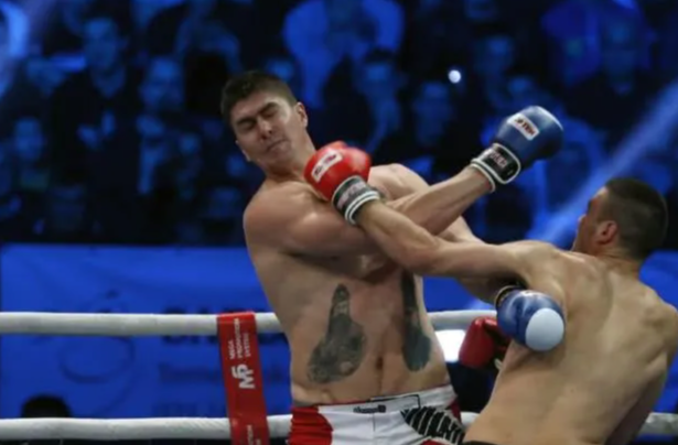 榜眼在美职篮郁郁不得志，回家改打拳击，三分