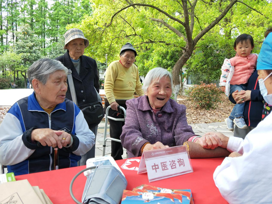 上海锦医堂中医门诊部：中医服务进社区，健康义诊暖人心