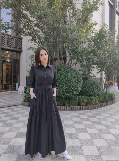 阿娇被曝头部受伤，在酒店房间发生意外，经纪人和容祖儿前往探望