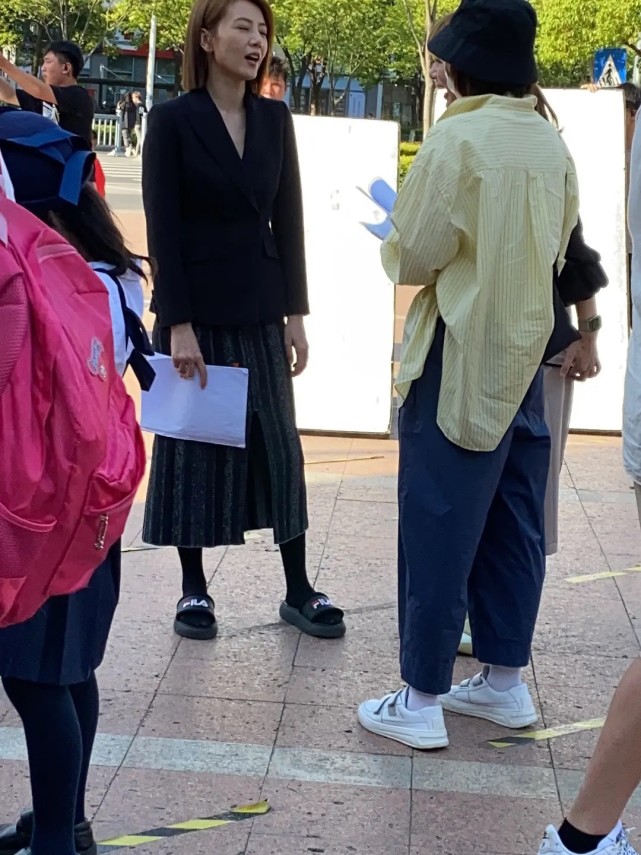 高圆圆生娃后迅速衰老，最新剧照满脸皱纹，沧