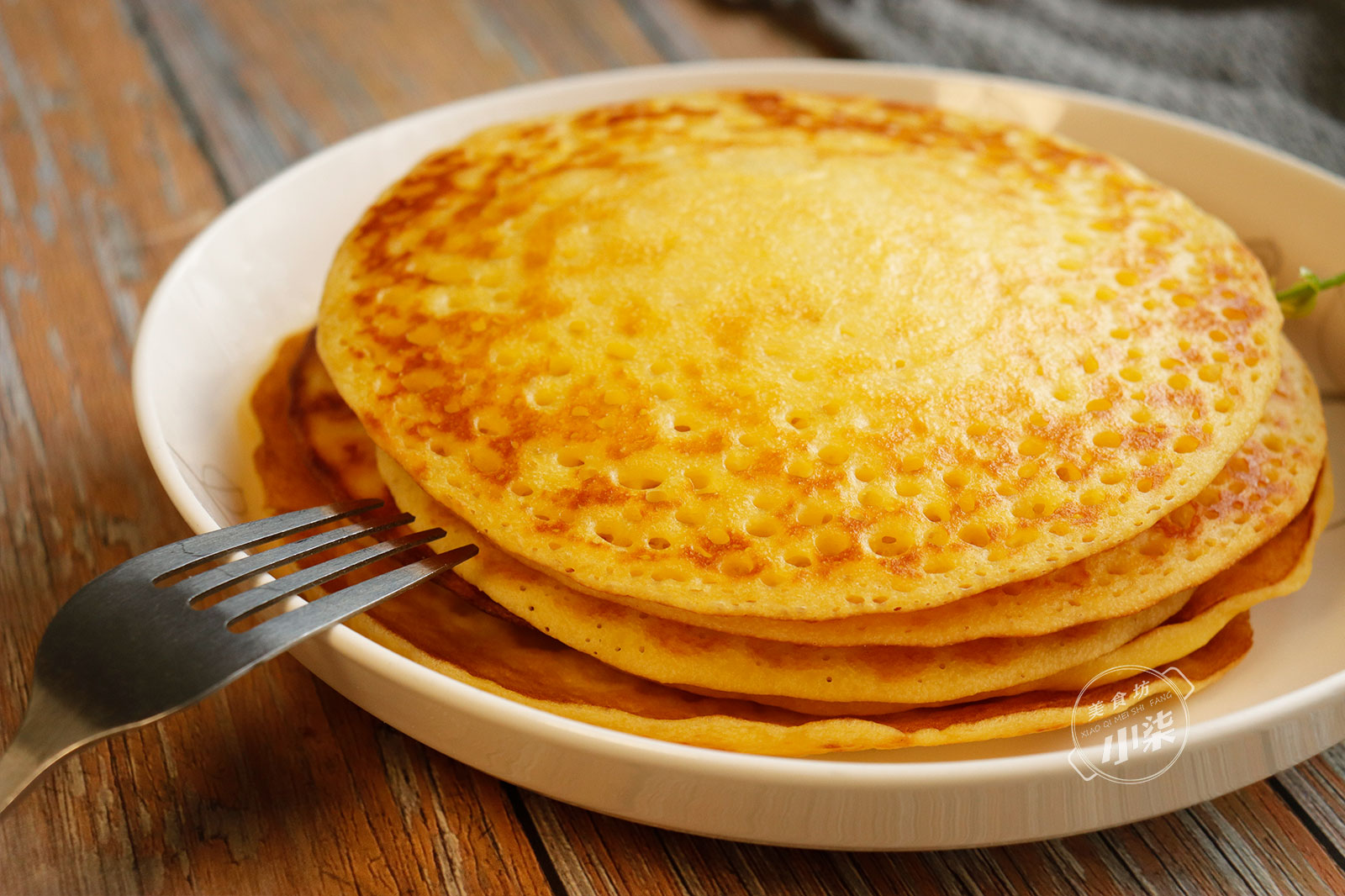 玉米麵最好吃做法，加一袋牛奶，筷子一攪，柔軟香甜，給肉都不換