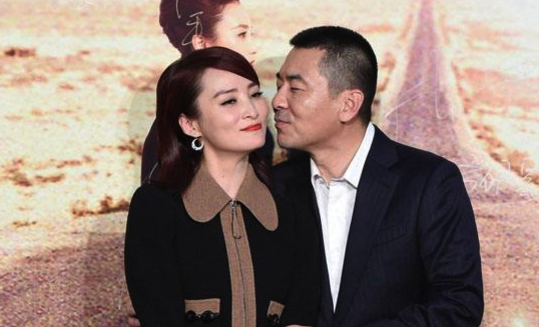 45岁蒋勤勤路透生图曝光，淡妆难掩天生丽质，网友：和甄嬛好像