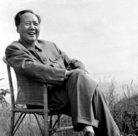 1990年张学良恢复自由，记者问他最佩服谁，他不假思索说出3个人