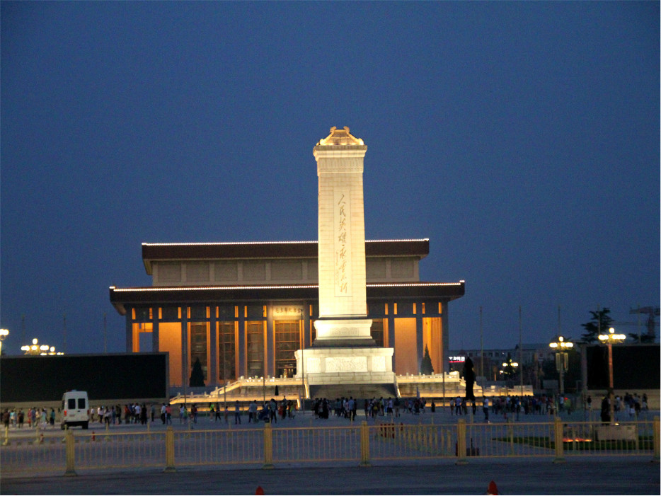 The epitaph of people hero monument of 150 words, premier Zhou was written 41 times, word word lukewarm embellish is implicative