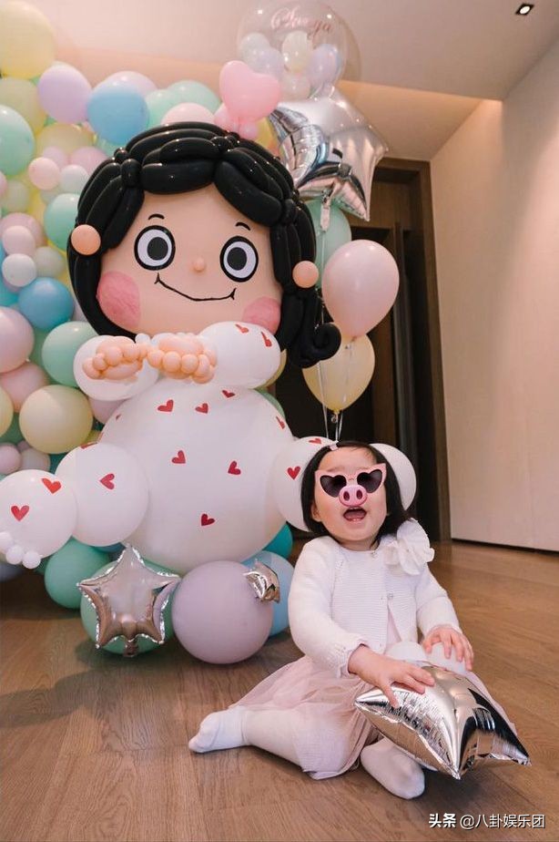 恭喜！周柏豪突然宣布再做爸爸，怀抱宝宝的眼神温柔，画面超温馨