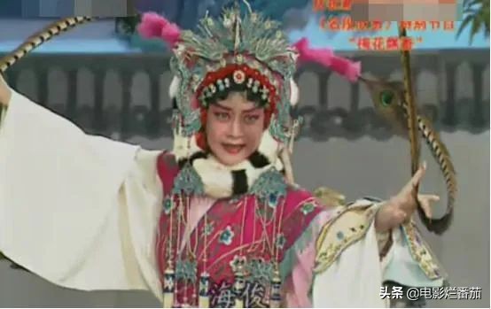 她扮演观音菩萨时祥瑞连连，没人解释得通，不久她就皈依佛门