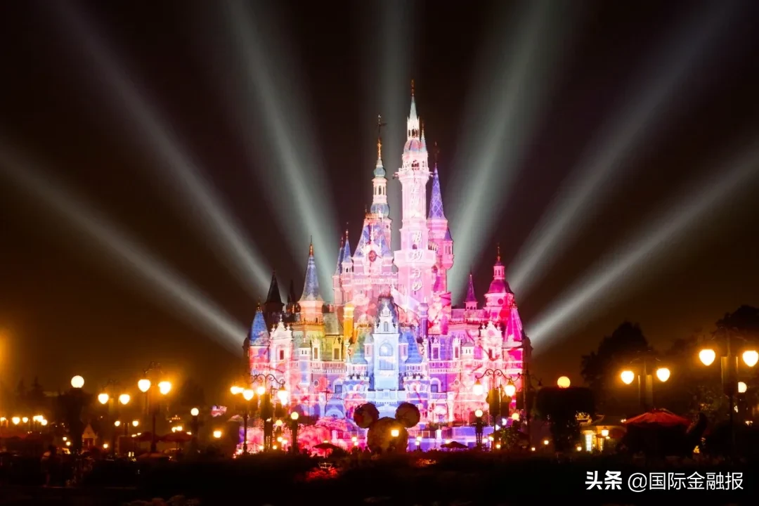 上海迪士尼重新开放首日初体验：隔排就坐玩项