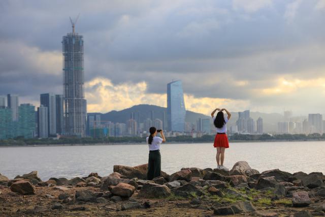In Shenzhen this place looks sunrise, the United States must resemble a picture