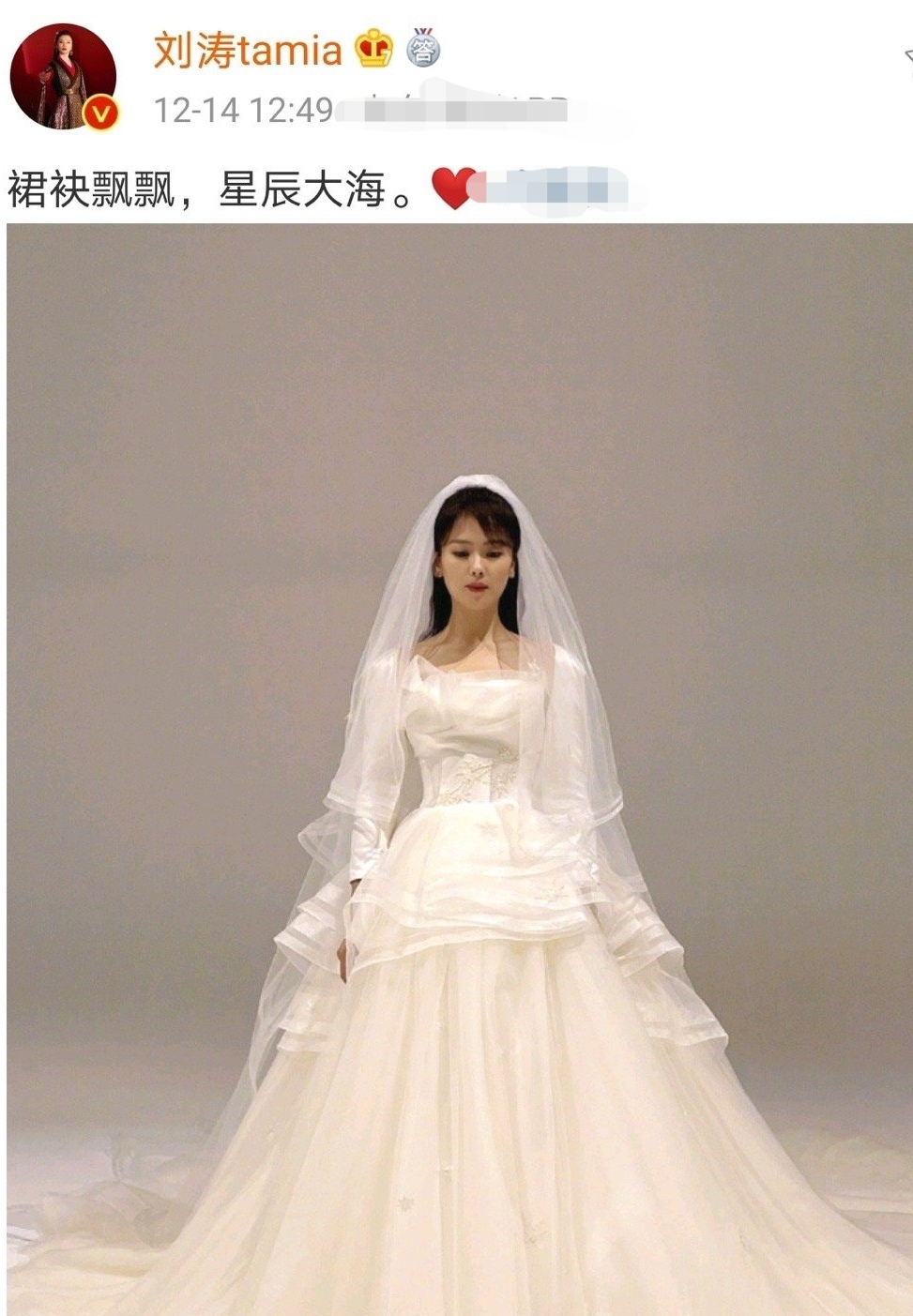 42岁刘涛晒婚纱照，腰围瘦到快比脸小，白纱却意