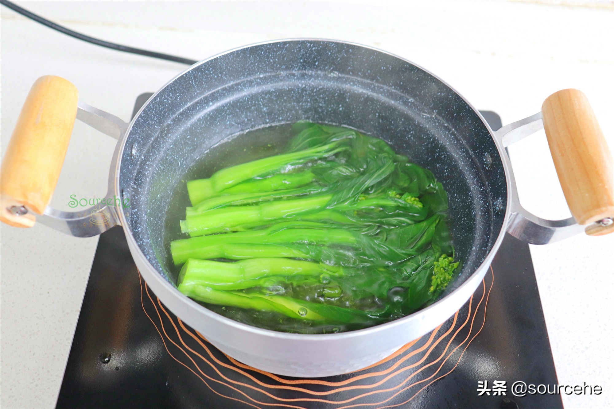 煮速凍雲吞時多加一步，煮出的雲吞跟現包的一樣，鮮香不破皮