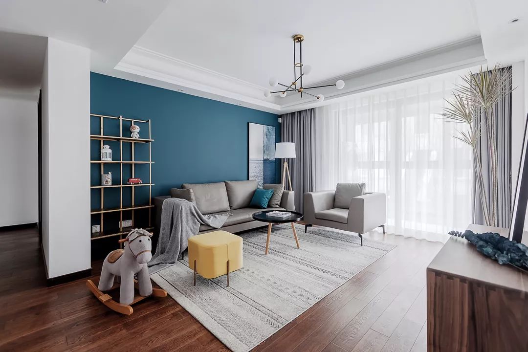 黄石装修丨120平方三居室现代混搭风格，蓝色背景墙太好看