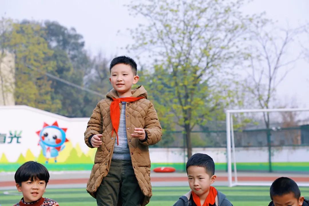 带上五官到校园里寻找春天——成都市华中附小大自然的语文课