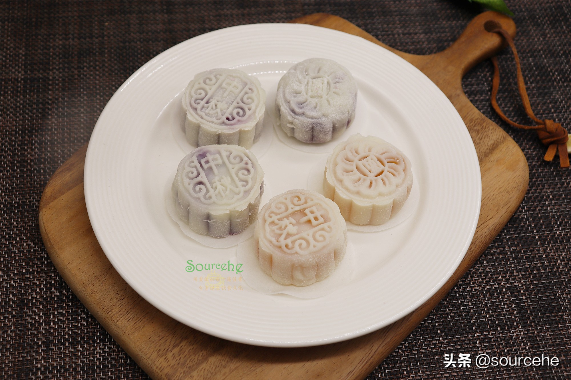 月饼不用烤箱，现做现吃，软糯香甜，少油少糖，低热量，更健康