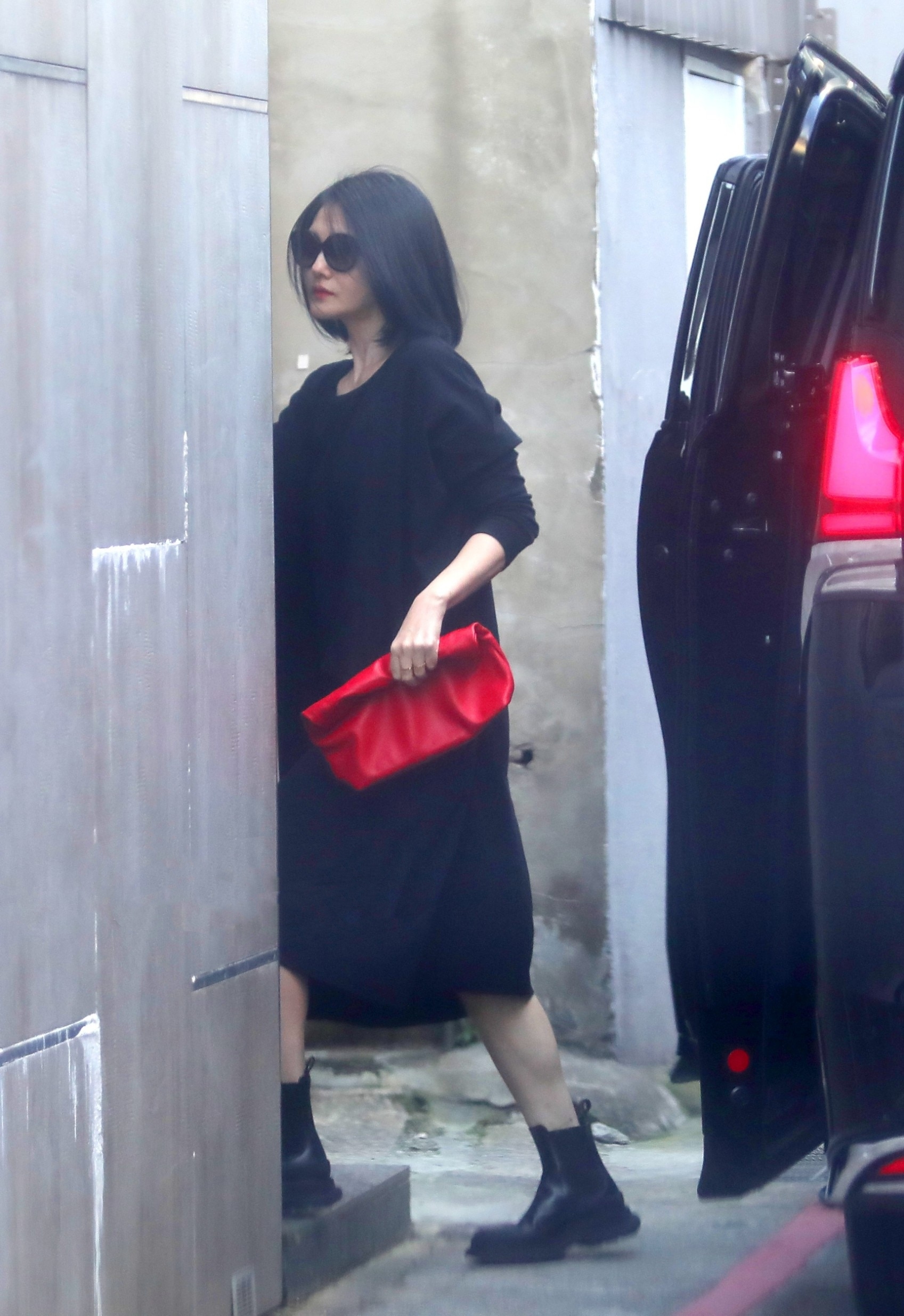 大小s久違同框，姐妹倆剪同款髮型笑容相似，越來越像雙胞胎