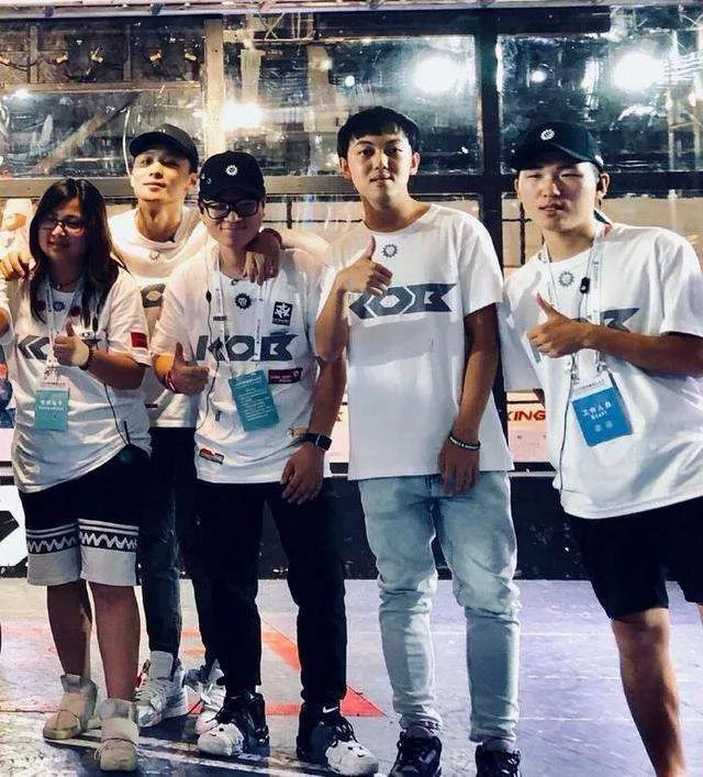 郑爽节目上内涵前男友胡彦斌？遭男方深夜回怼