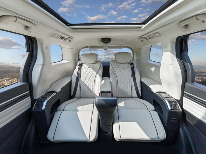 这台四座车奢华堪比雷克萨斯LM，但价格却连零头都不到？