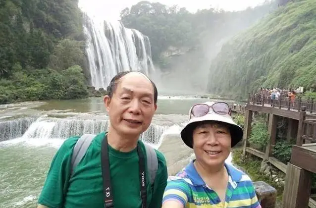 夫妻两人退休金共4700元，有两套房和12万存款，