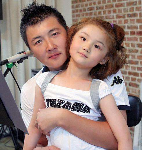 2009年，孙楠为了潘蔚和买红妹离婚，如今50岁买红妹过得又怎样？