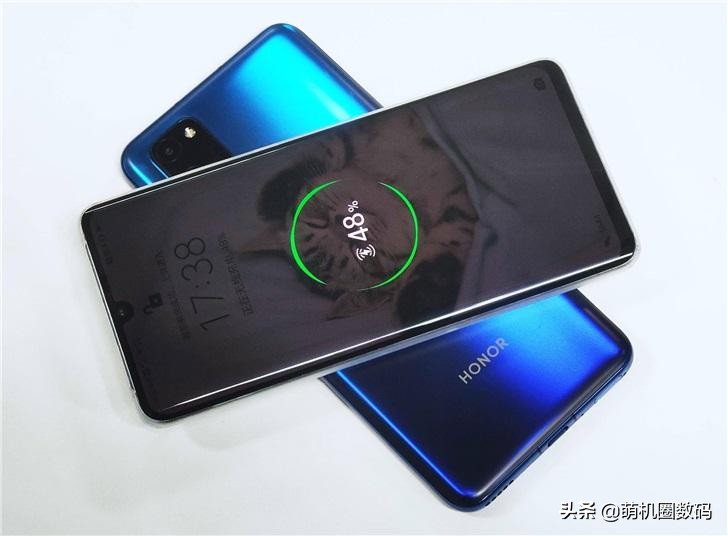 華為 Vs 榮耀｜親兄弟之間的旗艦較量，到底誰更適合入手？