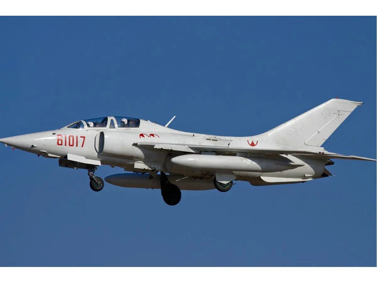 A10和苏25还继续用，我国的强5为何早早就退役？