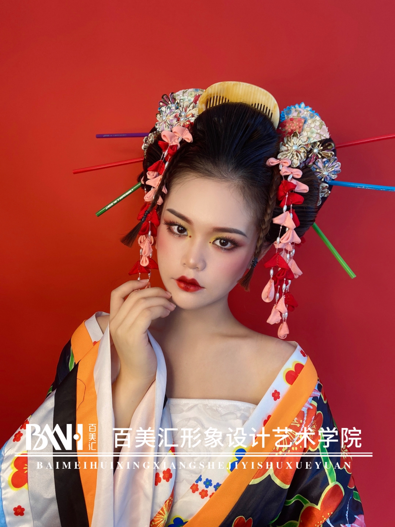 妆容系列丨中国风VS日本艺伎妆，到底谁更胜一筹？