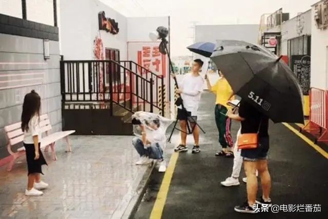 8岁成团，从出道到解散只用4天，牵出了一条价值百亿的产业链
