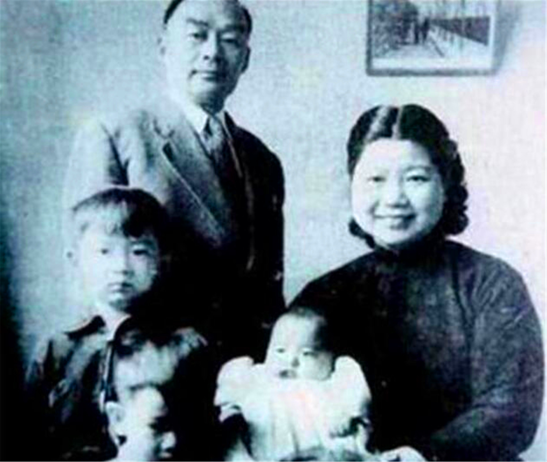 父亲到部队去看儿子：让你们军长出来！军长：