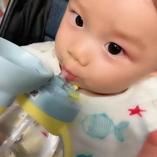 这样给孩子喝水，越喝越伤身