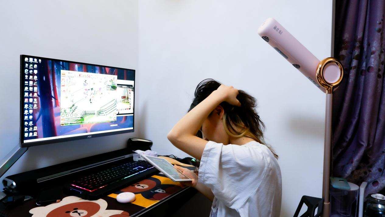 一招解决吹发难干劳累，你只需拥有品仕乐立式吹风机