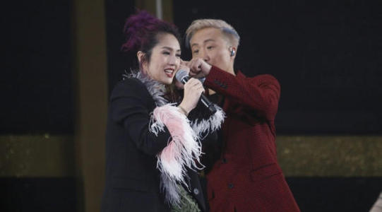 明星们的“隐藏实力”，梁朝伟唱功被低估，赵