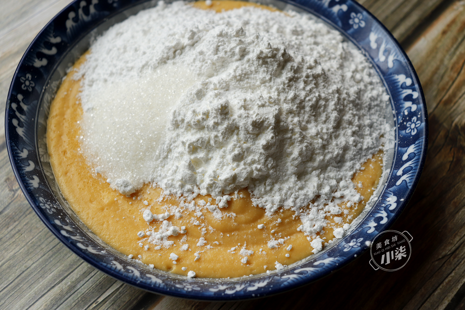 2個紅薯，1碗糯米粉，不烤不油炸，簡單一做，軟糯香甜又多層