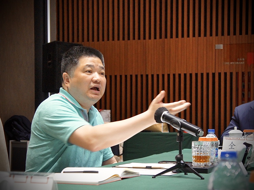 黄其森：我们不裁员不减薪