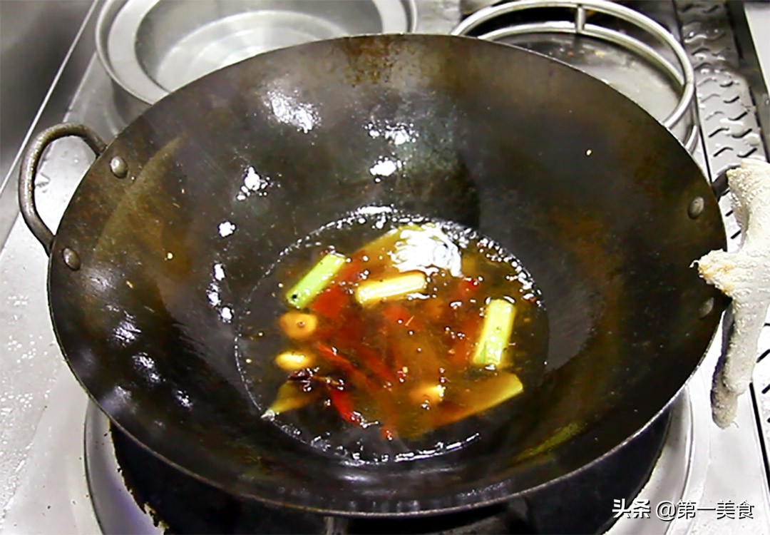 图片[8]-泡椒带鱼怎么做不粘锅不碎 厨师长教你这个小技巧 简单易学-起舞食谱网