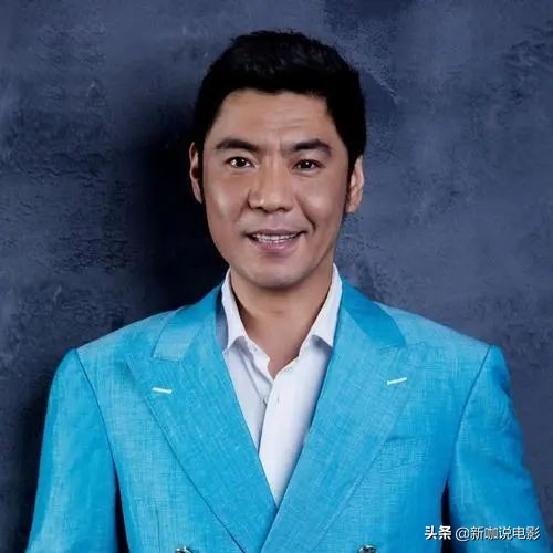 ​娶混血、姐弟恋、成继父！54岁屠洪刚近况，头发花白显老态
