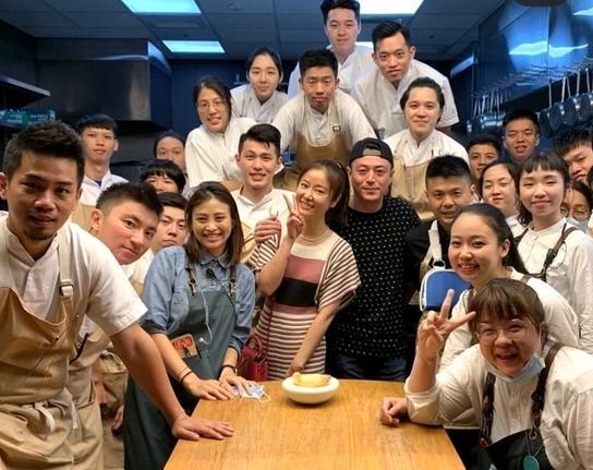 霍建华心如带女儿聚会，陈建州在现场拍余文乐意外曝光小海豚正面