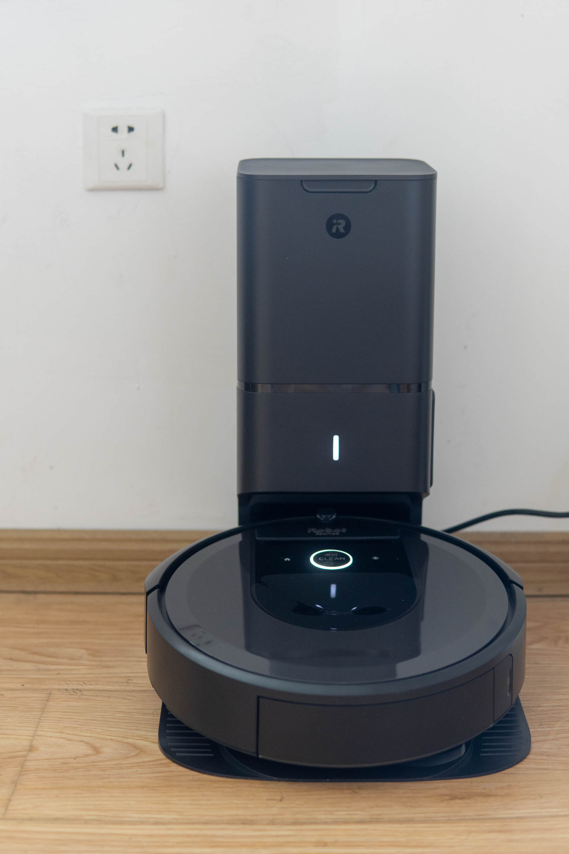 iRobot i7+ 扫地机器人值得买吗？集尘袋设计会是未来的方向吗？