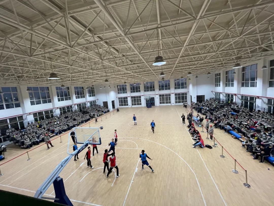 ȫУ��ɣ��׽조��ս����У԰��������ȼ�չ�