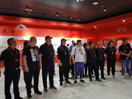 河南郑州：追寻延安精神 汲取精神力量