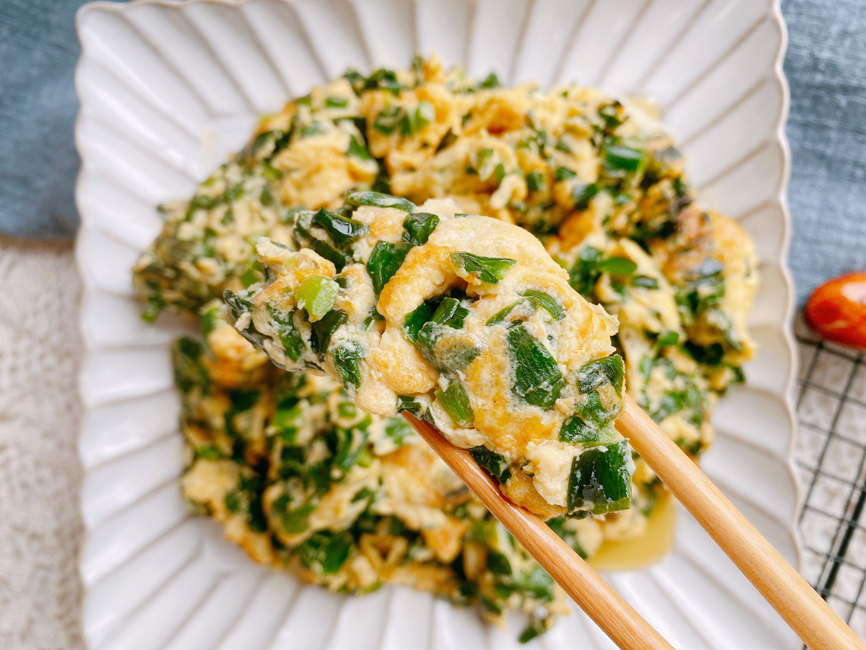 韭菜炒雞蛋，很多人第一步就錯了，教你2點，韭菜不出水雞蛋滑嫩